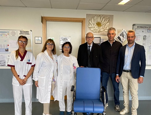foto di gruppo con la carrozzina