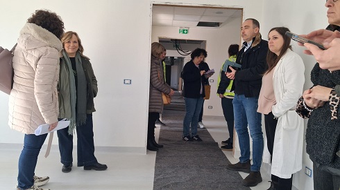 foto di gruppo nel cantiere