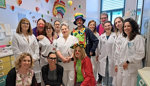 foto di gruppo staff reparto e clown
