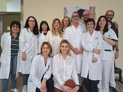 foto di gruppo professioniste e professionisti della nutrizione clinica