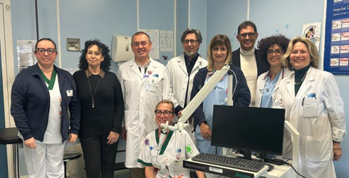 gruppo di operatori con lo strumento