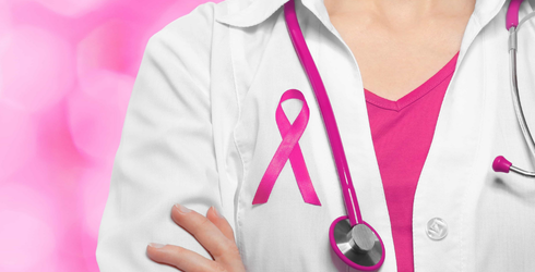 donna con il camice e fiocco rosa