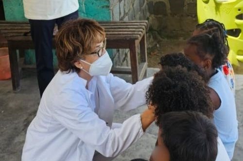 dr.ssa che visita bambini