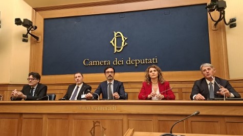 foto durante la conferenza stampa